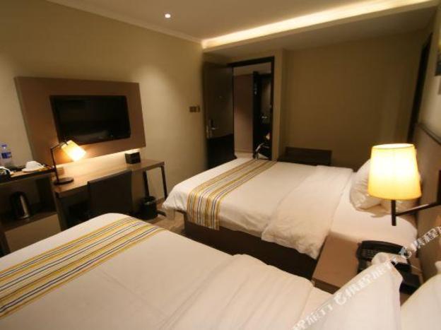home inn plus shanghai huaihai road sinan road