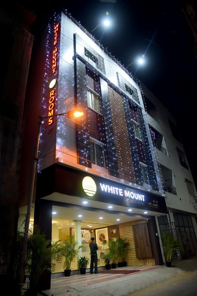 hotel white mount
