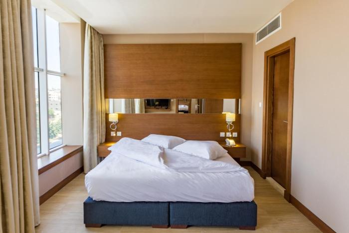 the seventh star hotel suites