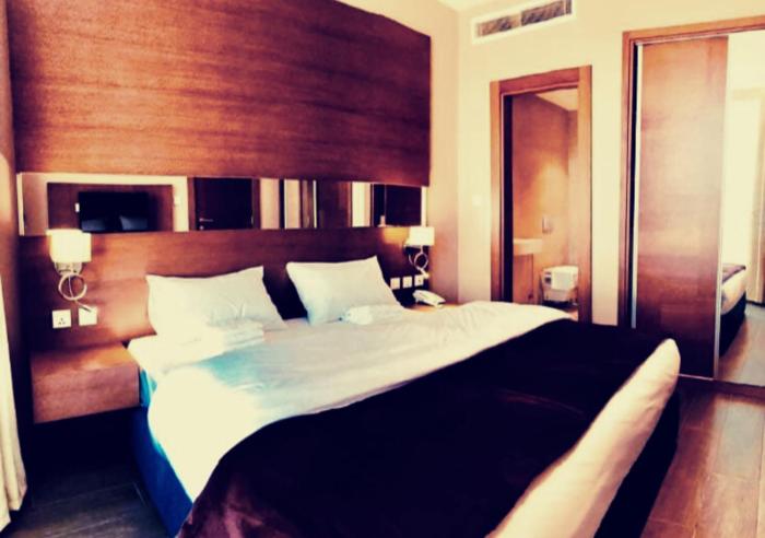 the seventh star hotel suites