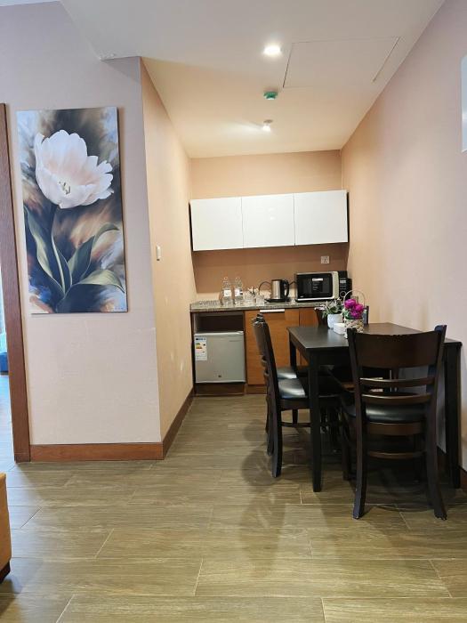 the seventh star hotel suites