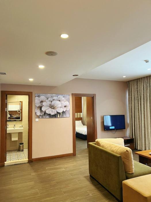 the seventh star hotel suites