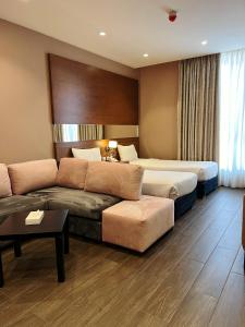 the seventh star hotel suites