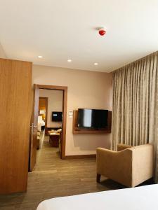 the seventh star hotel suites