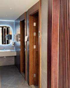 the seventh star hotel suites