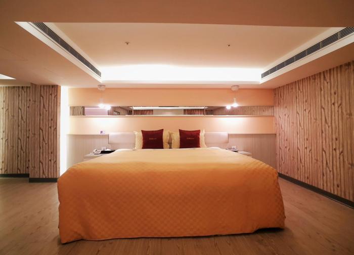 surreal motel xinjhung branch