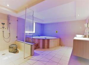 surreal motel xinjhung branch