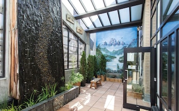 skwachays lodge