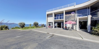 te kaha beach hotel