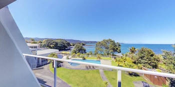te kaha beach hotel
