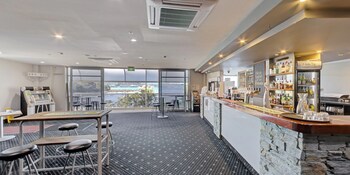 te kaha beach hotel
