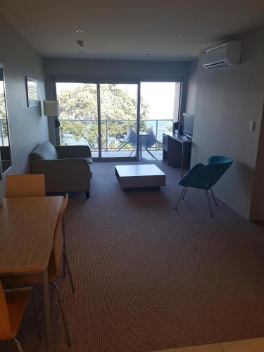 te kaha beach hotel