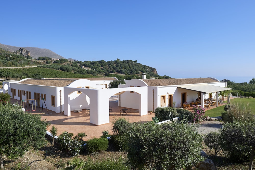 Tenute Plaia Agriturismo,Palermo>>Castellammare Del Golfo,4 star