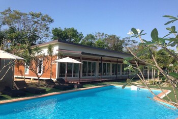 check in and chill out laem sok pier