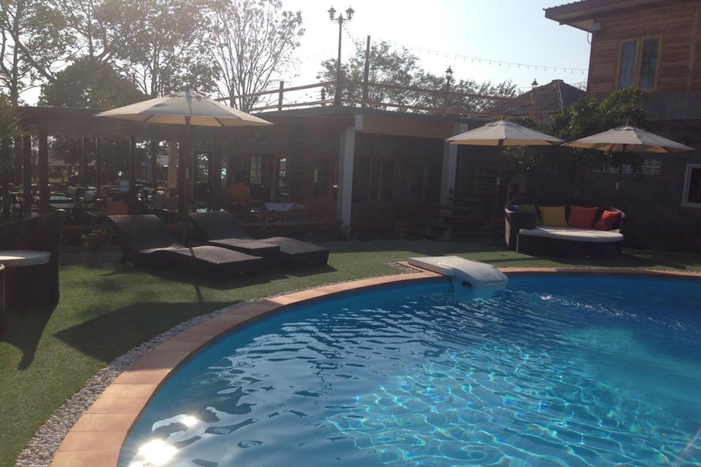 check in and chill out laem sok pier