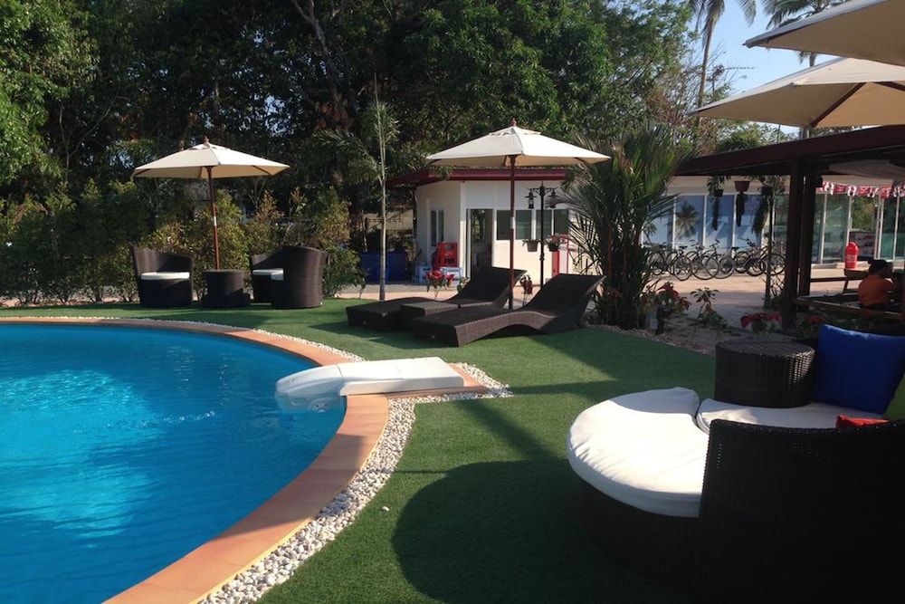 check in and chill out laem sok pier