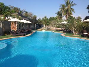 check in and chill out laem sok pier
