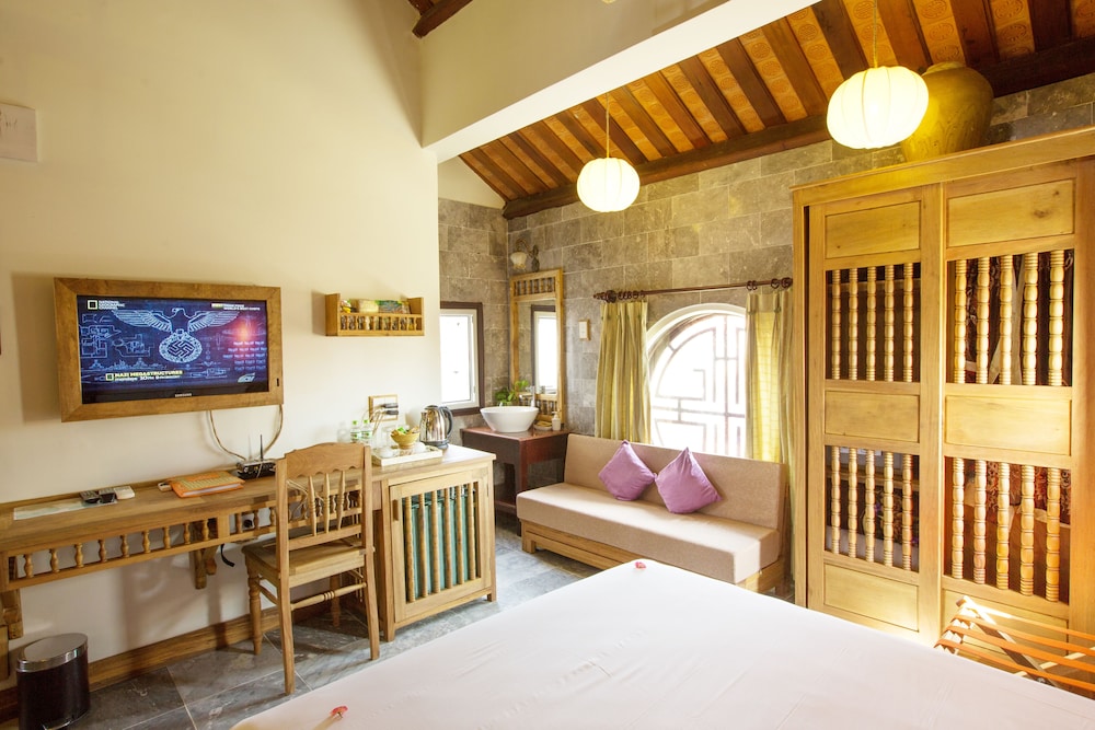 vinh hung library hotel