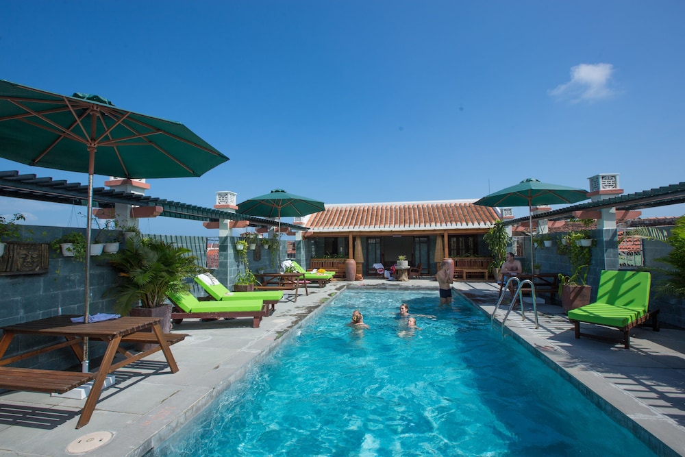 vinh hung library hotel