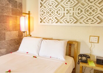 vinh hung library hotel