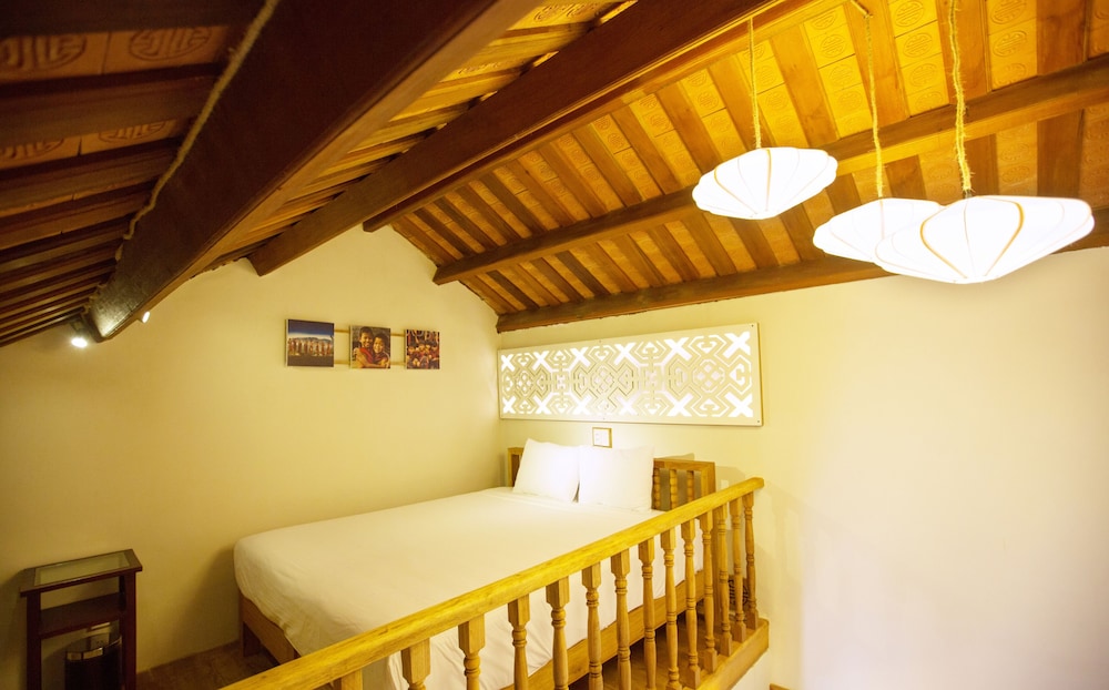 vinh hung library hotel