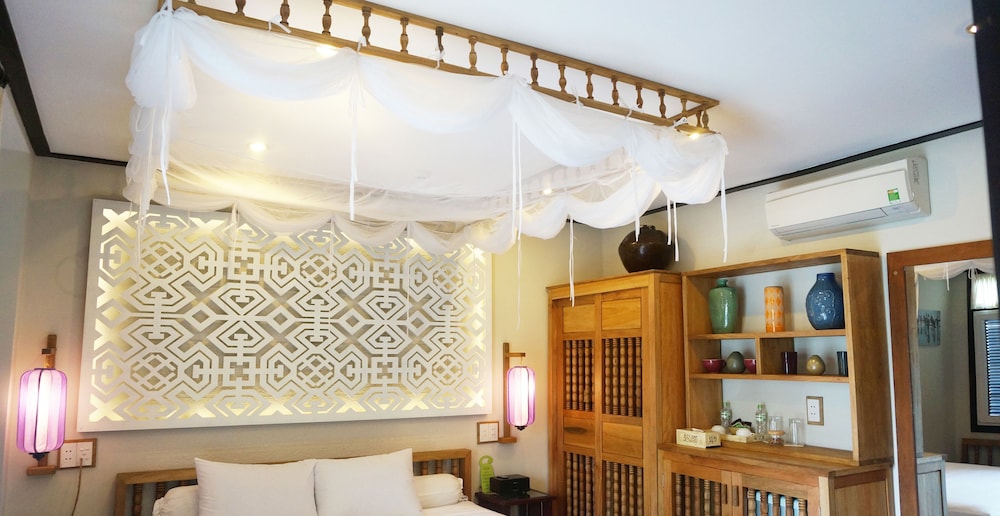 vinh hung library hotel