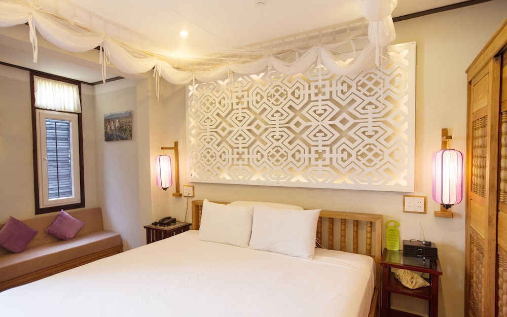 vinh hung library hotel