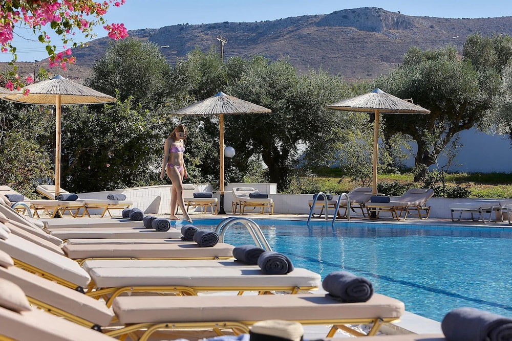 vasia royal hotel