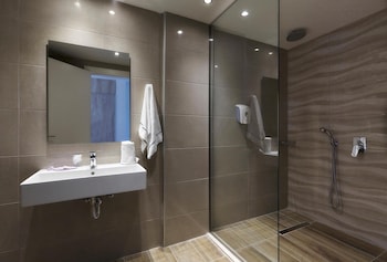 vasia royal hotel