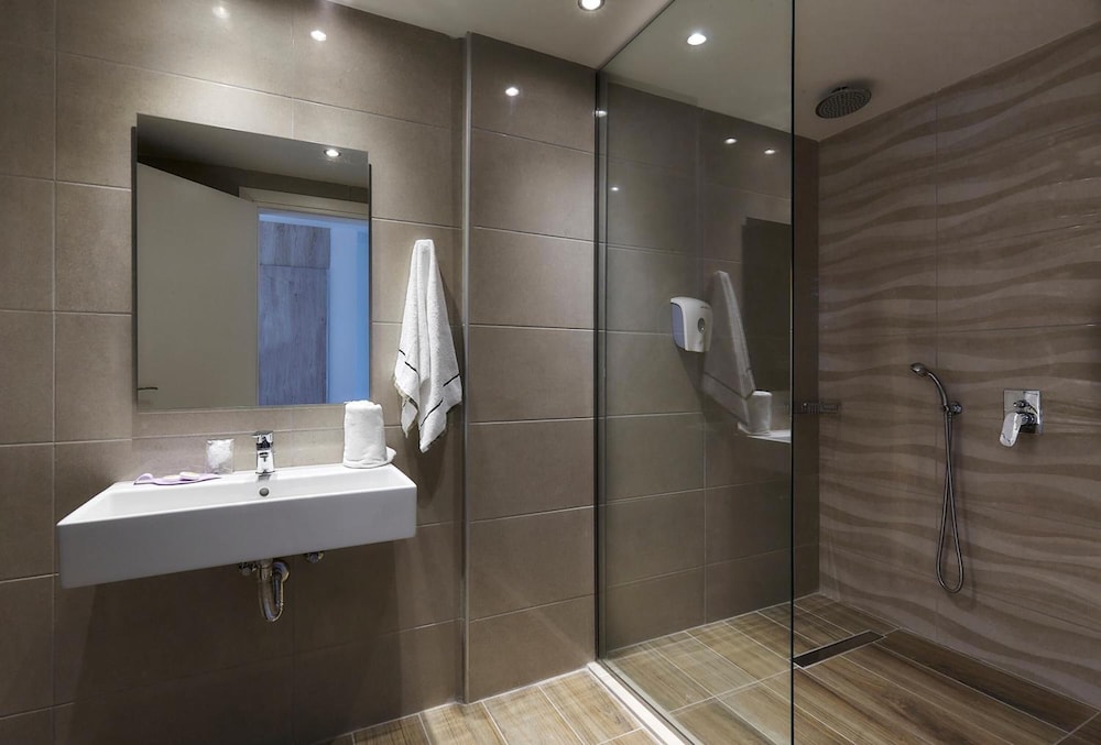 vasia royal hotel