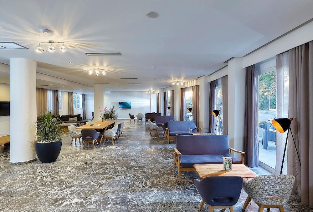vasia royal hotel