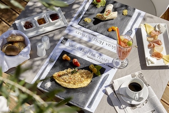 vasia royal hotel