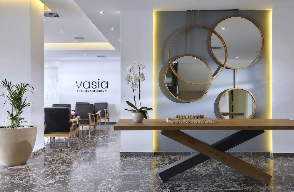 vasia royal hotel