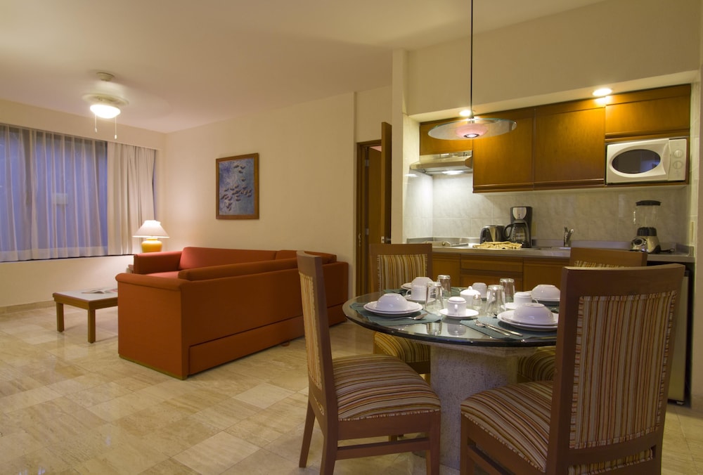 Ocean Breeze Acapulco,Playa Diamante>>Acapulco,4 star