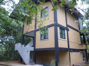 ambalama leisure lounge