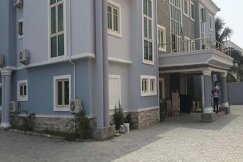 de dreams hotel and suites