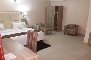 de dreams hotel and suites