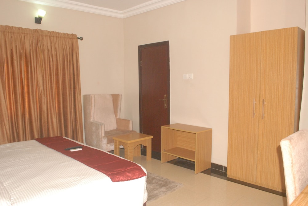 de dreams hotel and suites