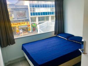 metro adventurer backpackers