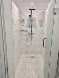 metro adventurer backpackers