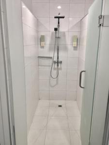 metro adventurer backpackers