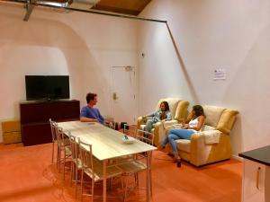 metro adventurer backpackers