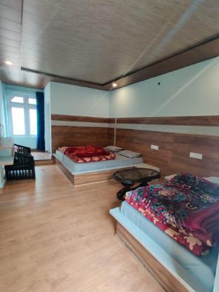 hotel nanda devi