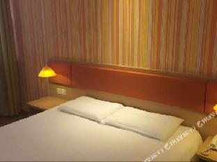 home inn zhuhai gongbei port light rail terminal