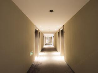 home inn zhuhai gongbei port light rail terminal