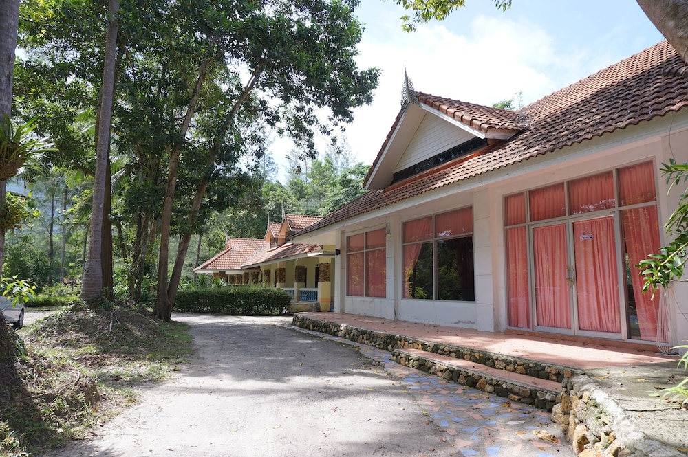 ranong resort and laguna