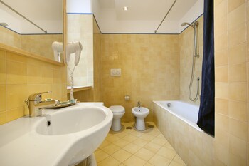 sorrento apartments one