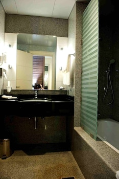 the avenue suites