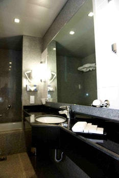 the avenue suites