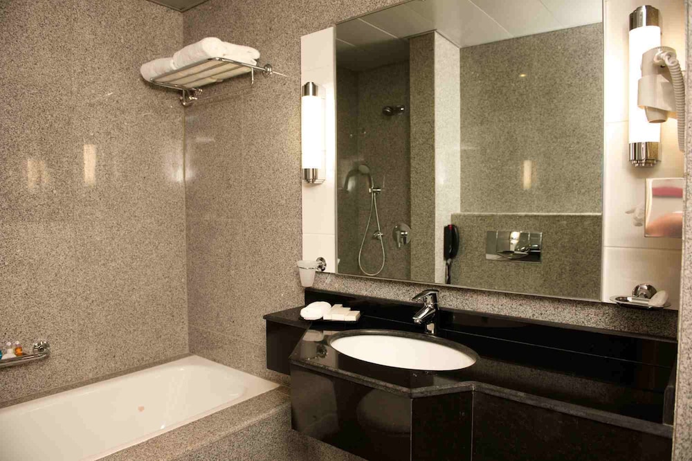 the avenue suites
